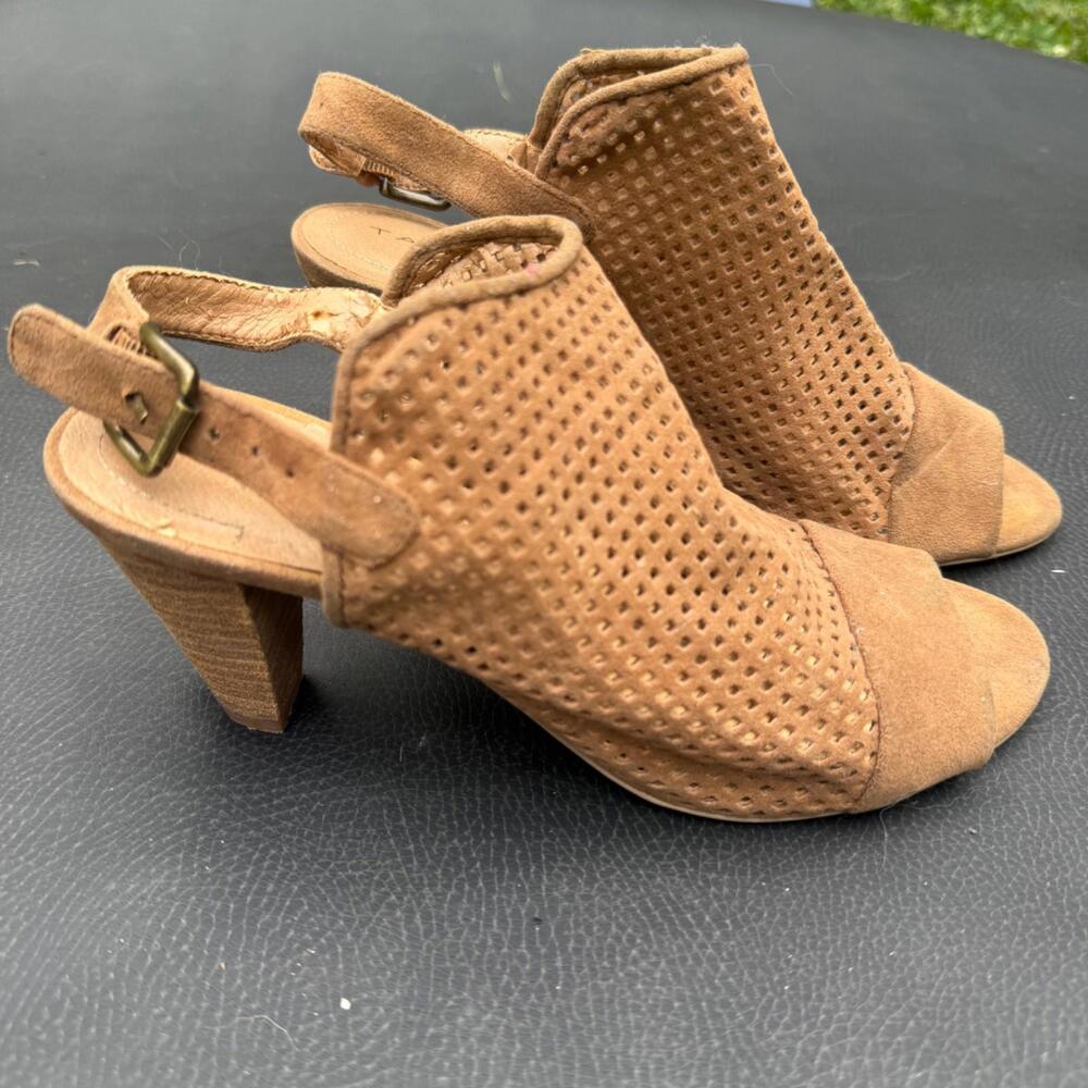 Tahari Margaret Sandals Suede Slingback Open Toe Beige‎ Women's Size 7